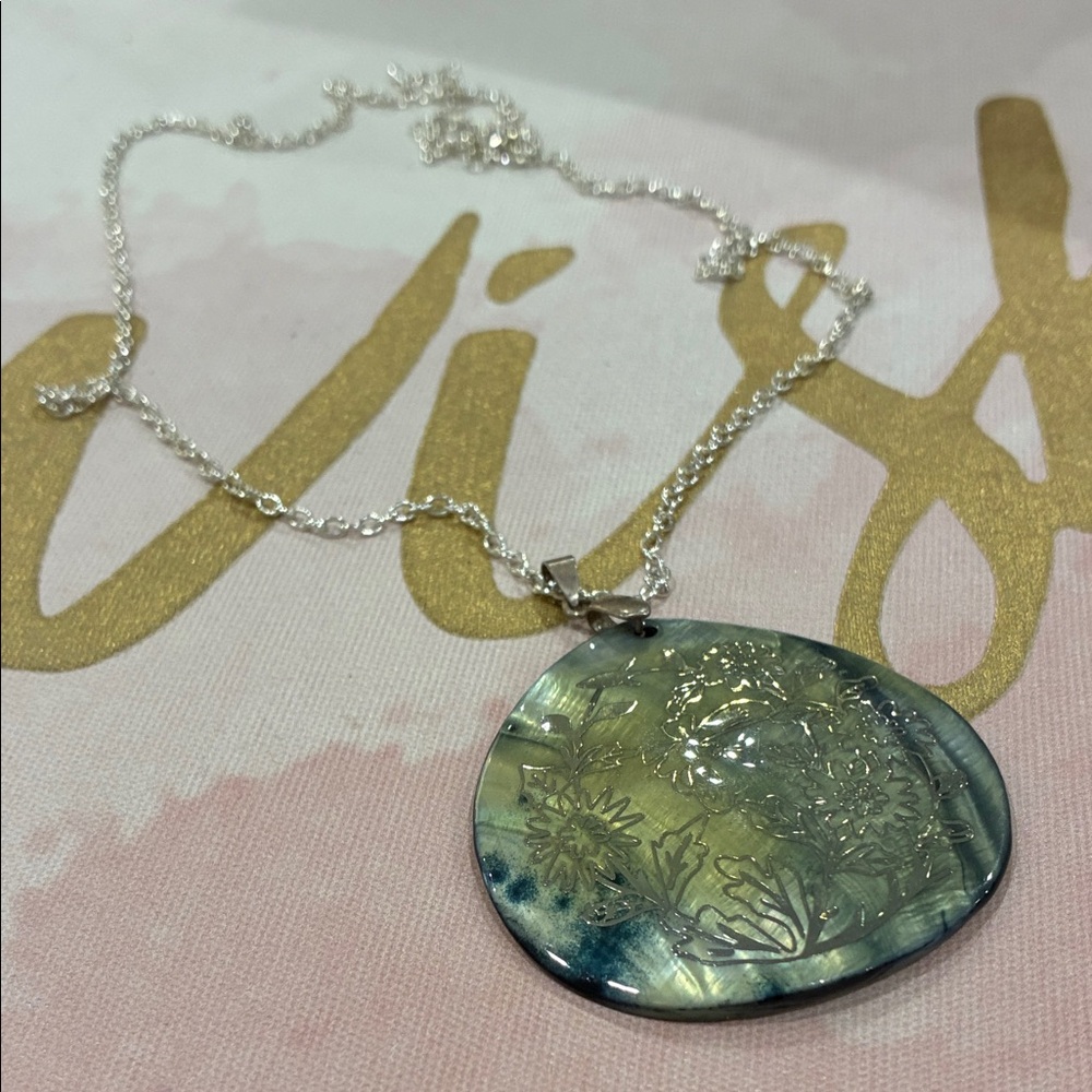 Elegant Silver Tone and Mother Pearl Green Yellow Overlay Stone Pendant Necklace